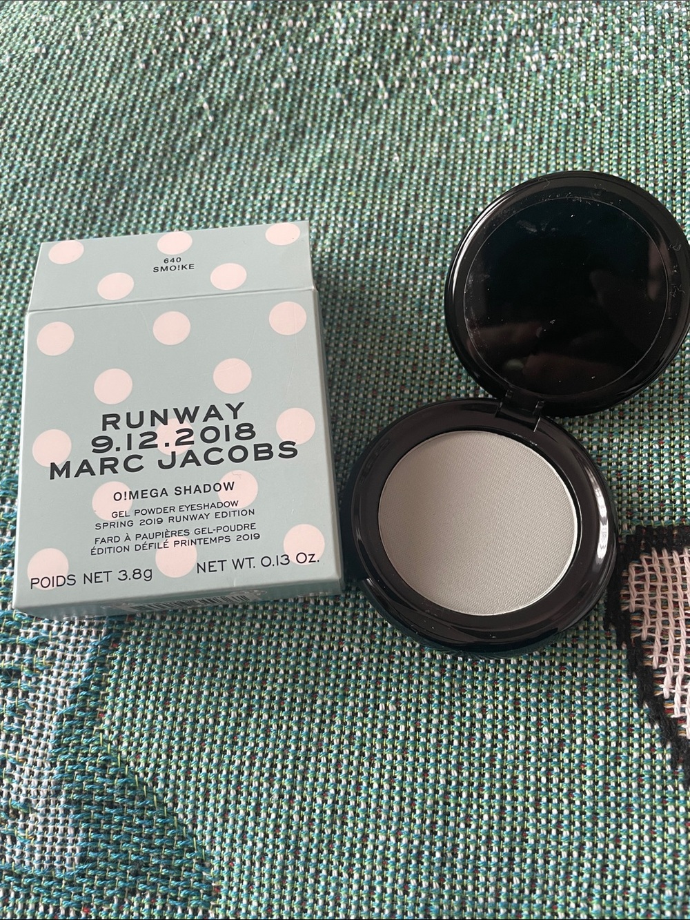 BNIB - Marc Jacobs Omega Shadow Gel Powder Eyeshadow — Smo!ke (Runway Edition)